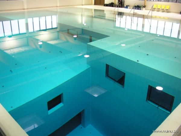 Самый глубокий плавательный бассейн в мире (17 фото)