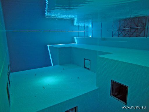 Самый глубокий плавательный бассейн в мире (17 фото)