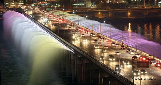 Необычный мост-фонтан в Корее (5 фото + видео)