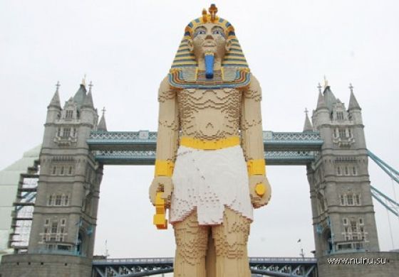 Гигантская статуя фараона из Lego (4 фото)