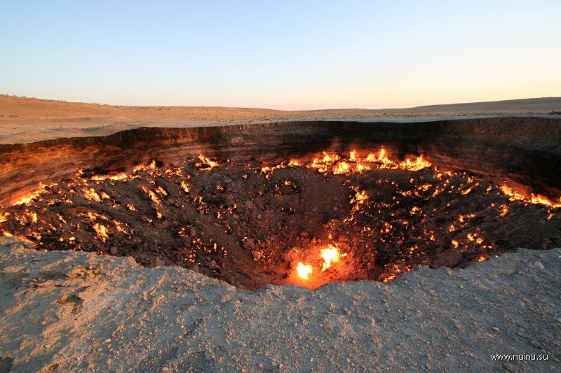 Пылающий кратер в Дарвазе (6 фото + 1 видео)